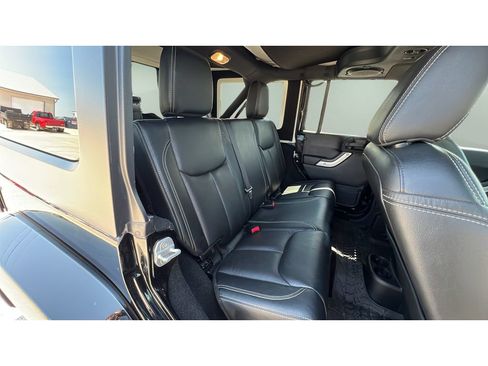 Used 2013 Jeep Wrangler Unlimited Sahara w/ Connectivity Group AWD/4WD image 29