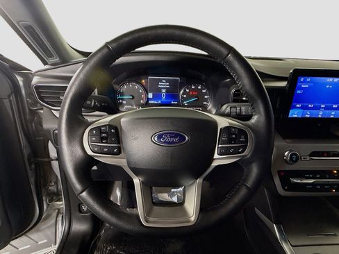 Used 2023 Ford Explorer XLT w/ Equipment Group 202A RWD image 13