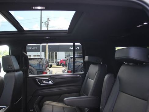 Used 2023 Chevrolet Suburban Z71 w/ Luxury Package AWD/4WD image 24