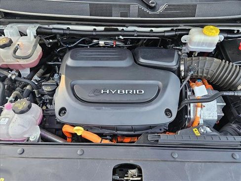 Used 2023 Chrysler Pacifica Touring-L FWD image 21
