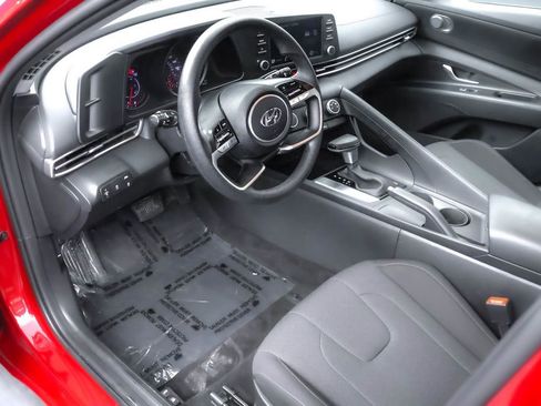 Certified 2023 Hyundai Elantra SE w/ Cargo Package image 5