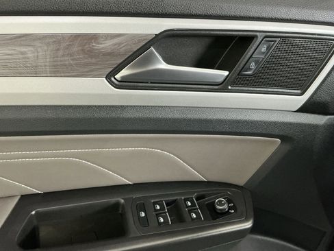 Used 2022 Volkswagen Atlas Cross Sport SE image 23