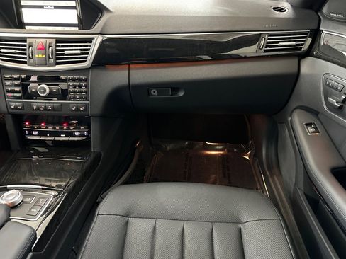 Used 2011 Mercedes-Benz E 550 Sedan w/ Premium 2 Pkg image 31