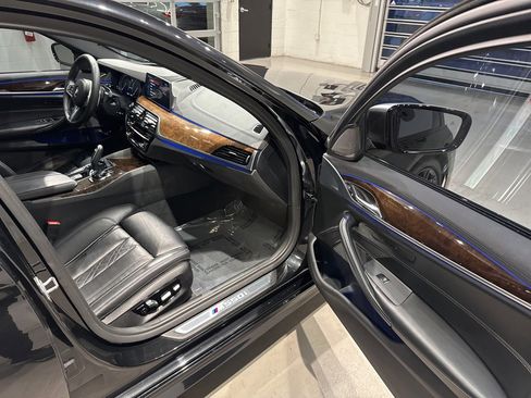 Used 2018 BMW M550i xDrive w/ Driving Assistance Package image 35