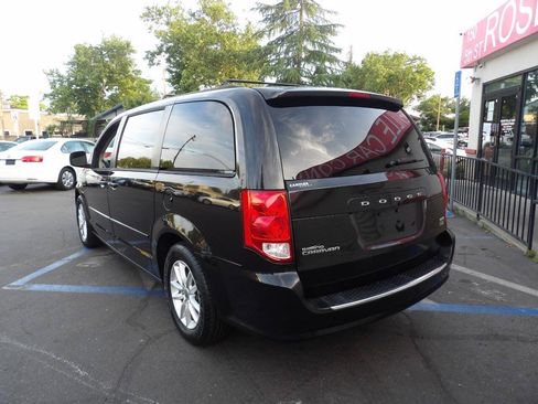 Used 2016 Dodge Grand Caravan SXT FWD image 4