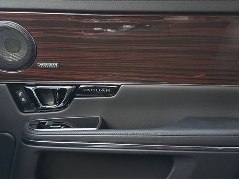 Used 2016 Jaguar XJ R-Sport RWD image 48