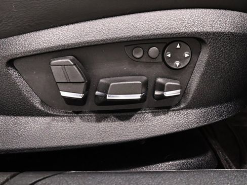 Used 2011 BMW 750Li xDrive image 23