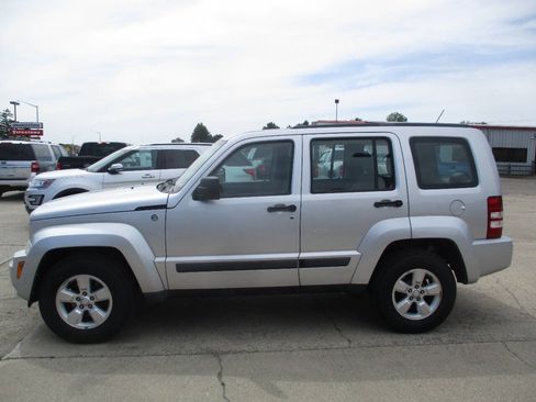 Used 2012 Jeep Liberty Sport AWD/4WD image 4
