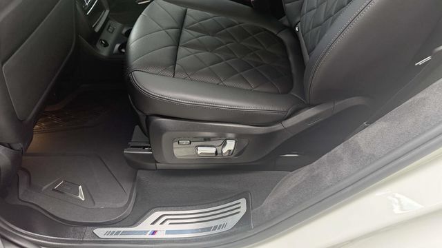 Used 2024 BMW X7 xDrive40i w/ M Sport Package AWD/4WD image 62