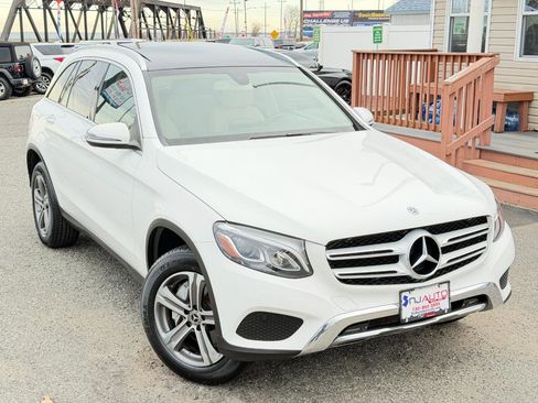 Used 2019 Mercedes-Benz GLC 300 4MATIC image 2