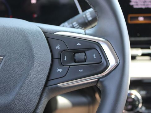 Used 2025 Chevrolet Trax LT w/ LT Convenience Package image 35