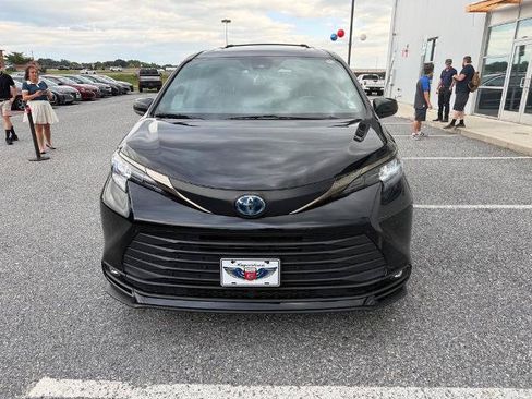 Used 2022 Toyota Sienna XLE Woodland Edition AWD/4WD image 3
