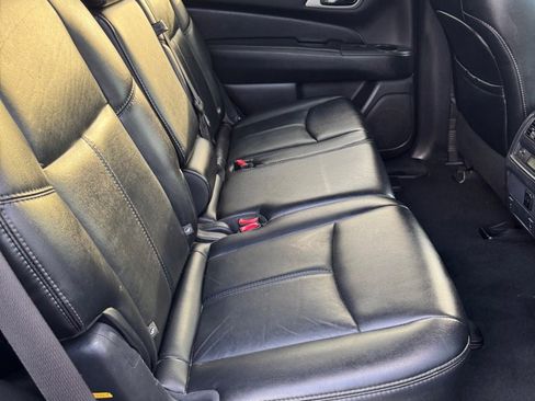 Used 2015 Nissan Pathfinder SL w/ SL Tech Package FWD image 14