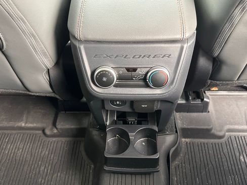 Used 2025 Ford Explorer Active w/ Active Comfort Package image 21