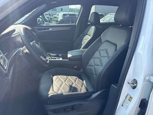 Certified 2024 Volkswagen Atlas Cross Sport SE AWD/4WD image 11