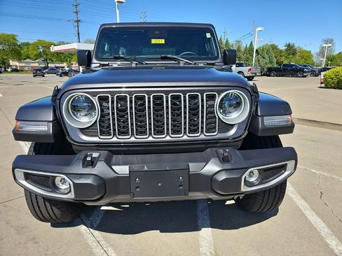 Certified 2025 Jeep Wrangler Unlimited Sahara w/ Safety Group AWD/4WD image 5