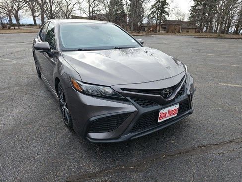 Used 2022 Toyota Camry SE image 8