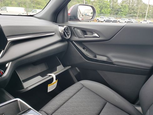 New 2026 Chevrolet Equinox LT w/ Convenience Package II FWD image 25