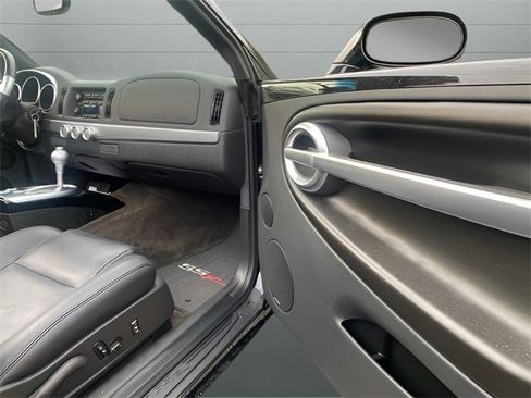 Used 2004 Chevrolet SSR w/ Preferred Equipment Group image 16