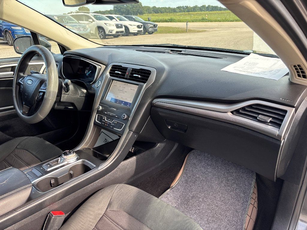Used 2019 Ford Fusion SE FWD image 25