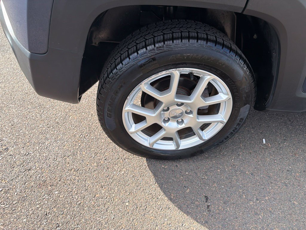 Used 2020 Jeep Renegade Latitude w/ Cold Weather Group AWD/4WD image 33