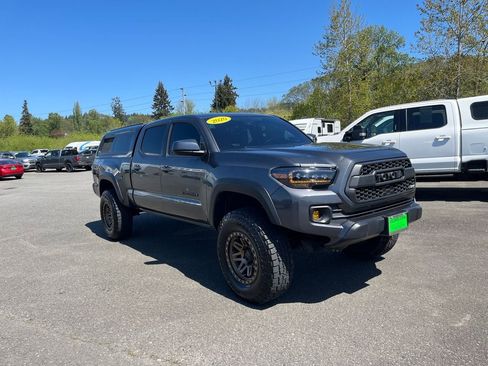 Used 2020 Toyota Tacoma TRD Off-Road w/ TRD Premium Off Road Package AWD/4WD image 9