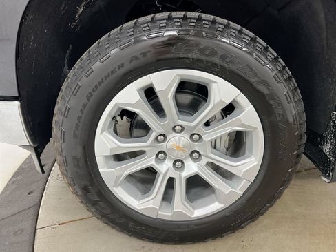 Used 2023 Chevrolet Silverado 1500 LTZ w/ Z71 Off-Road Package AWD/4WD image 25