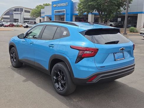New 2026 Chevrolet Trax LT w/ Sunroof Package FWD image 3