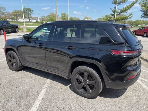 New 2025 Jeep Grand Cherokee Altitude AWD/4WD image 18