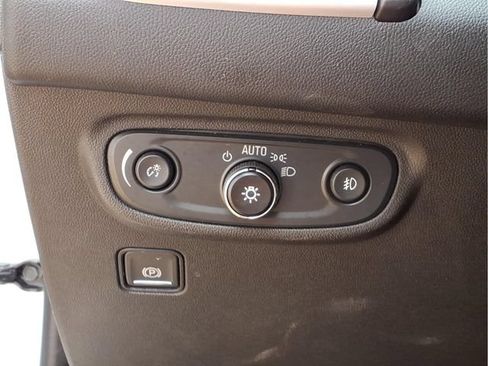 Used 2024 GMC Terrain SLT AWD/4WD image 16