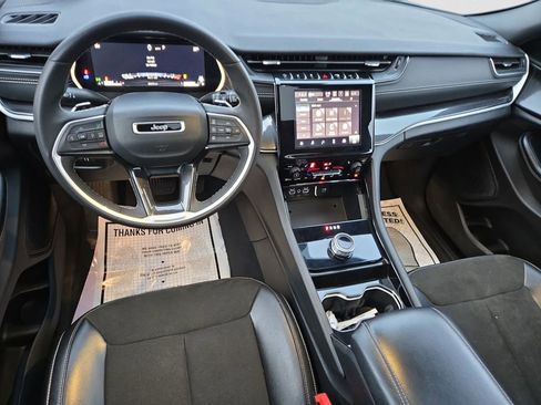 Used 2023 Jeep Grand Cherokee Altitude image 16