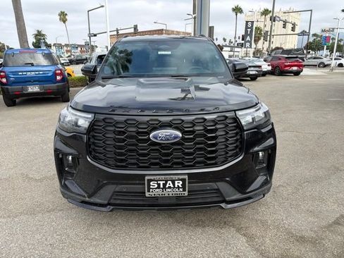 Certified 2025 Ford Explorer ST-Line AWD/4WD image 2