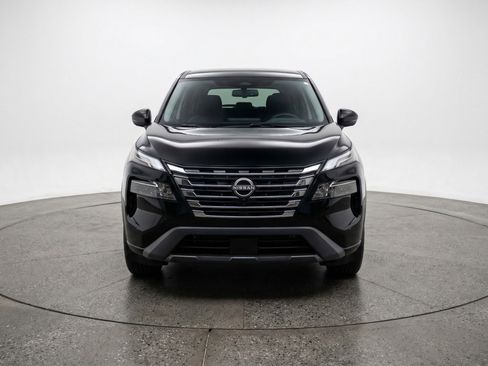 Used 2025 Nissan Rogue SV image 2