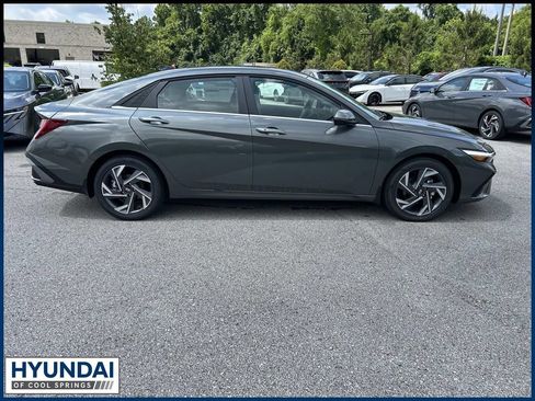 New 2026 Hyundai Elantra Limited FWD image 8