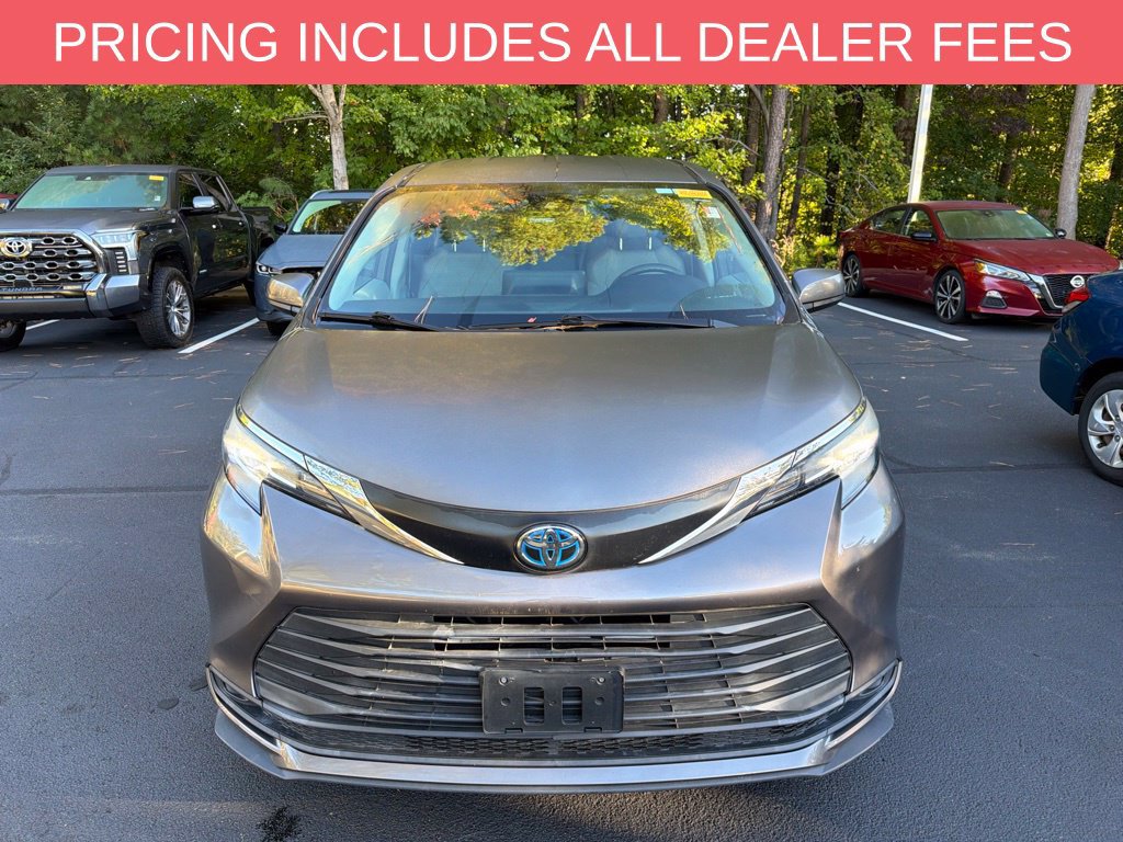 Used 2022 Toyota Sienna LE FWD image 2