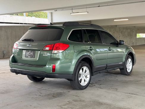 Used 2014 Subaru Outback 2.5i Limited w/ Moonroof Package AWD/4WD image 5