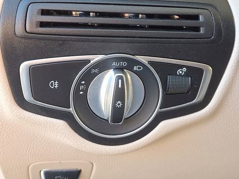 Used 2022 Mercedes-Benz GLC 300 4MATIC image 24