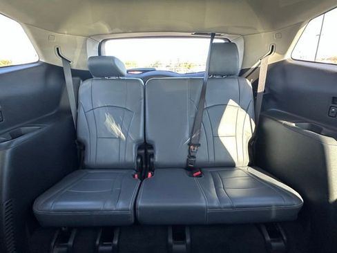 Used 2018 Buick Enclave Essence image 32