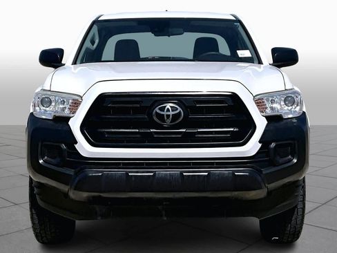 Used 2018 Toyota Tacoma SR image 4