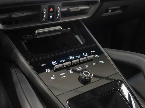 Certified 2025 Porsche Cayenne image 32