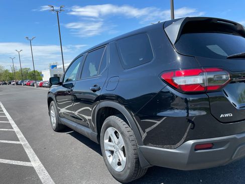 Used 2023 Honda Pilot LX image 6