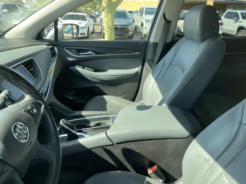 Used 2019 Buick Enclave Essence FWD image 9