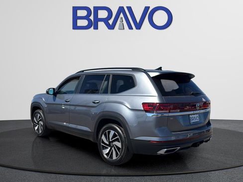 Used 2025 Volkswagen Atlas SE image 3