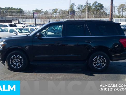 Used 2024 Ford Expedition XLT image 12