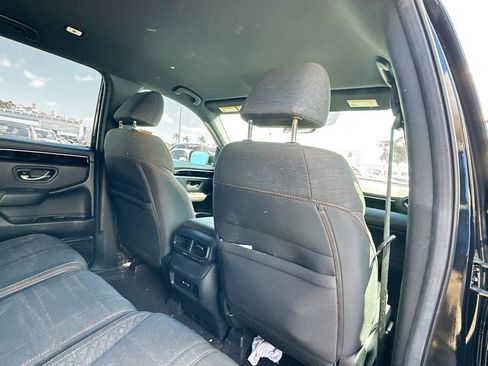 Used 2025 Honda Pilot Sport image 31