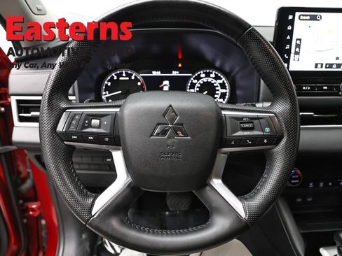 Used 2025 Mitsubishi Outlander SE FWD image 10