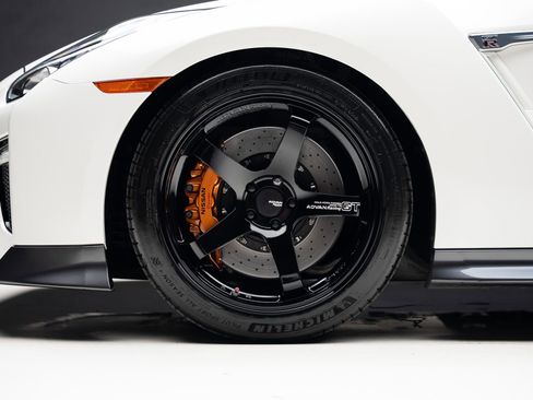 Used 2019 Nissan GT-R Premium AWD/4WD image 19