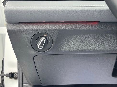 Certified 2025 Volkswagen Jetta SEL image 34