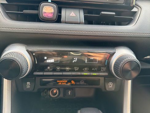 Used 2020 Toyota RAV4 LE image 19