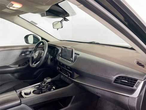 Used 2023 Nissan Rogue S image 27